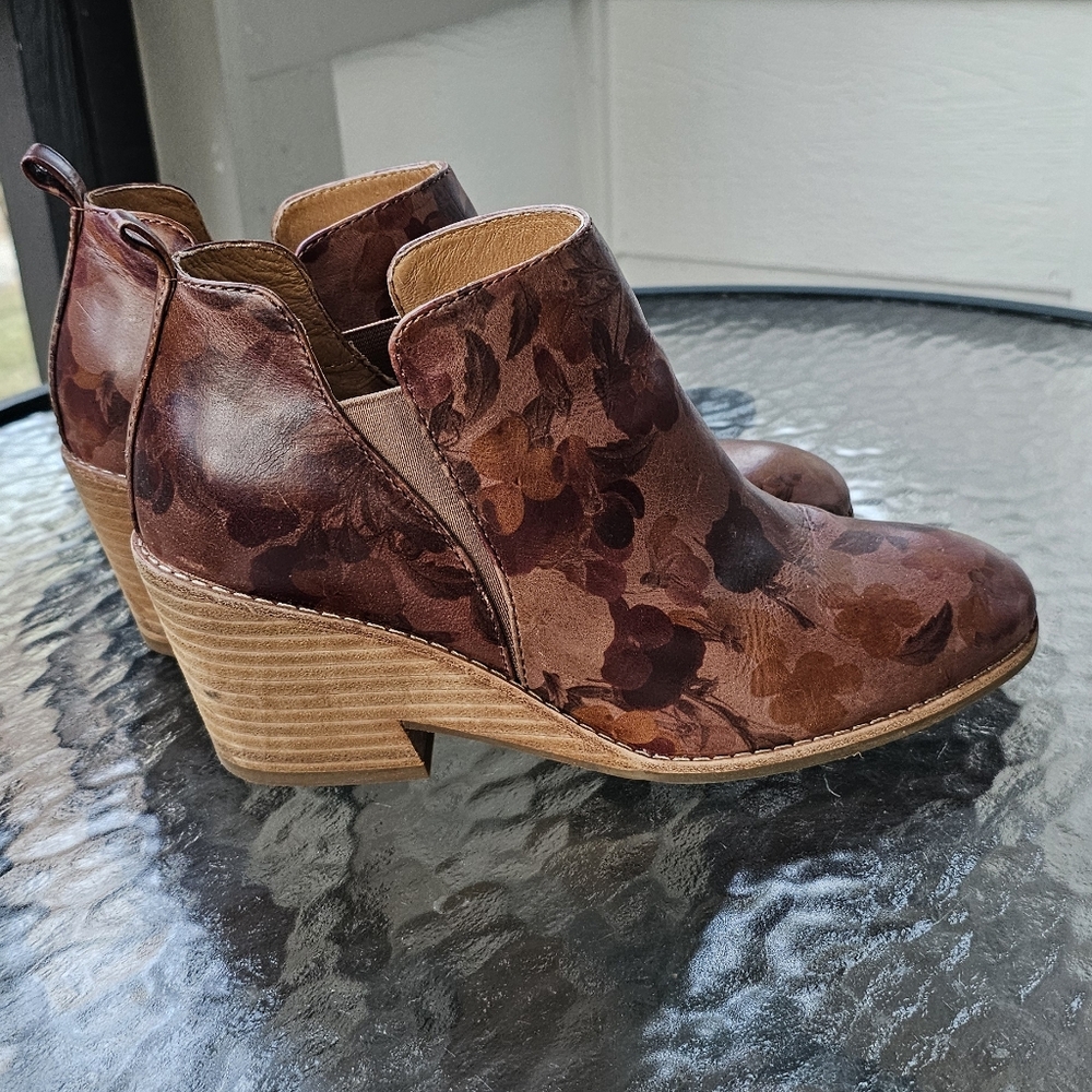 NWT SOFFT AISLEY BROWN FLORAL LEATHER BOOTS Sz 8.5 New - Picture 6 of 8